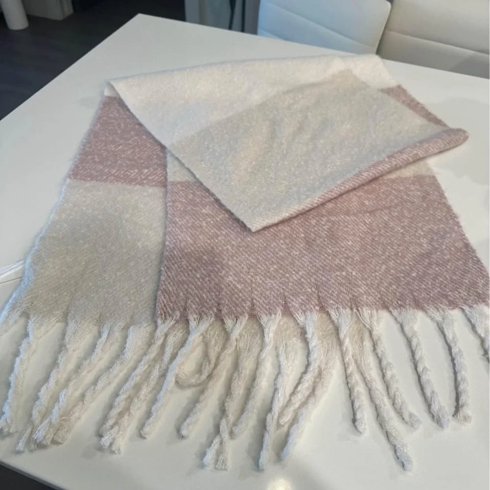 NWOT Gentle Fawn Scarf